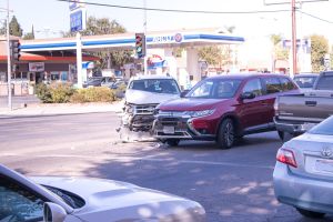 Albuquerque, NM - Car Wreck ends in Injuries at I-25 & Lead Ave