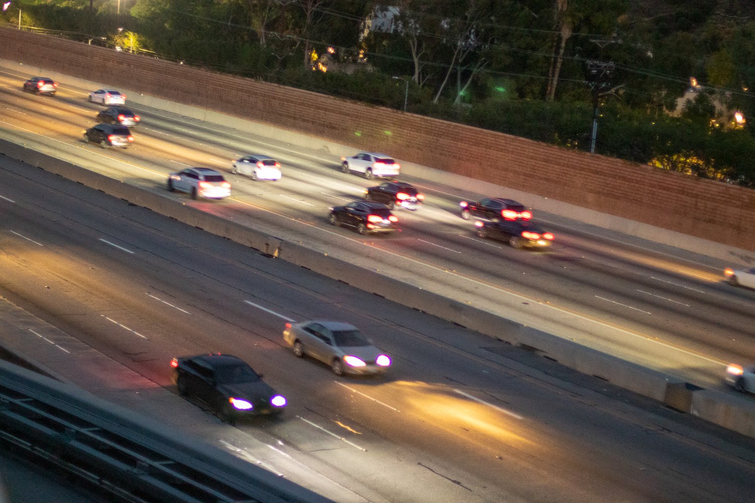 Albuquerque, NM – Victims Hurt in Wreck on Coal Ave near Carlisle Blvd